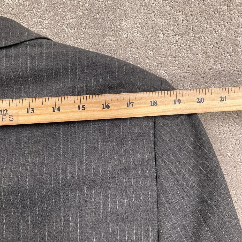 Theory Suit Mens 42R 32W Gray Pinstripe 2 Button Minimalist Formal Neutral Wool‎
